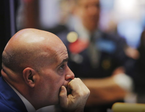 The dollar is rising, Cryptocurrency oil and gold are on the rise
